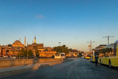 İstanbul, Türkiye-Ağustos 29.2020. İstanbul kentsel ve şehirlerarası motorlu taşıtlar karayolu ağı ve şehir manzaralı..