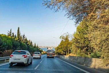İstanbul, Türkiye-Ağustos 29.2020. İstanbul kentsel ve şehirlerarası motorlu taşıtlar karayolu ağı ve şehir manzaralı..