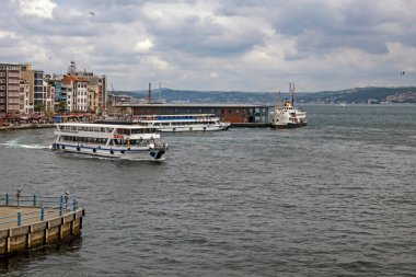 İstanbul 'un tarihi yarımadasından şehir ve şehir manzarası, Avrupa ve Asya kıtasının ortasındaki rüya şehir..