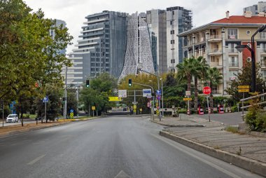 İstanbul, Türkiye-Ağustos 29.2020. İstanbul kentsel ve şehirlerarası motorlu taşıtlar karayolu ağı ve şehir manzaralı..