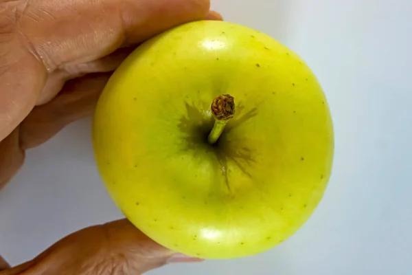 Gros Plan Pomme Verte Isolée Sur Fond Blanc — Photo