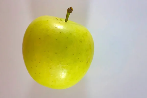 Cerrar Manzana Verde Aislada Sobre Fondo Blanco — Foto de Stock