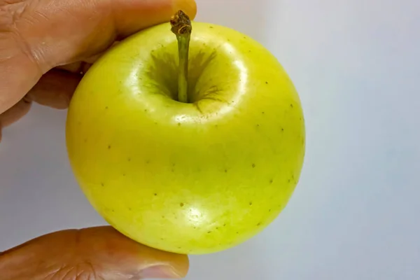 Gros Plan Pomme Verte Isolée Sur Fond Blanc — Photo