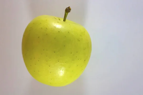 Gros Plan Pomme Verte Isolée Sur Fond Blanc — Photo