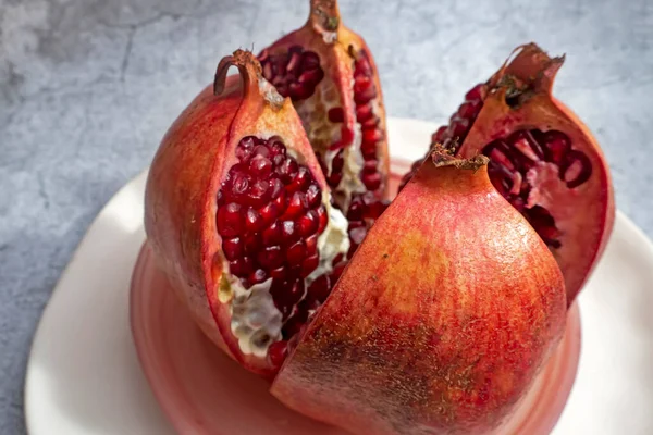 Antioksidan kaynaklı nar, meyve ve tohumlar.