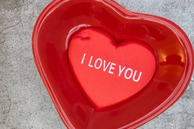 Özel kutlamalar ve sevgililer günü için aşk sözcükleri