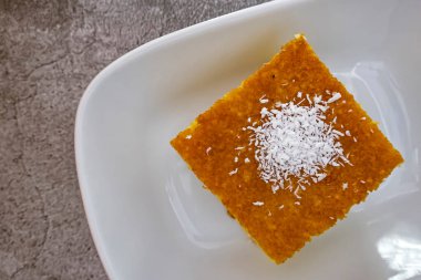 Geleneksel Türk tatlısını yemeye hazırım.