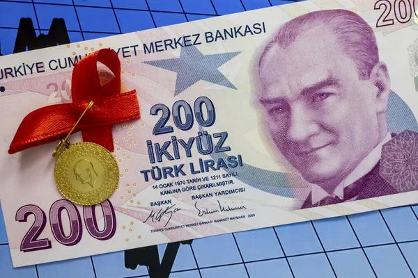 200 Турецких Лир Бумажная Купюра Турецкая Золотая Монета Заднем Плане — стоковое фото