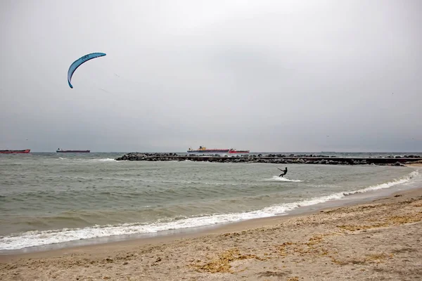 Yeesilkoy Istanbul Şubat 2021 Marmara Uçurtma Uçuran Sporcu Stanbul Kış — Stok fotoğraf