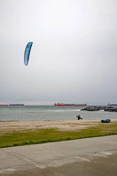 Yesilkoy Istanbul Turkey Fefebruary 2021 Sportsman Doing Kitesurfing Marmarmara Sea — стоковое фото