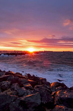 Yeilky, istanbul, hindi.17 Şubat 2021. İstanbul 'da Marmara Denizi kıyısındaki Yesilkoy ilçesinden kış mevsimi manzarası.
