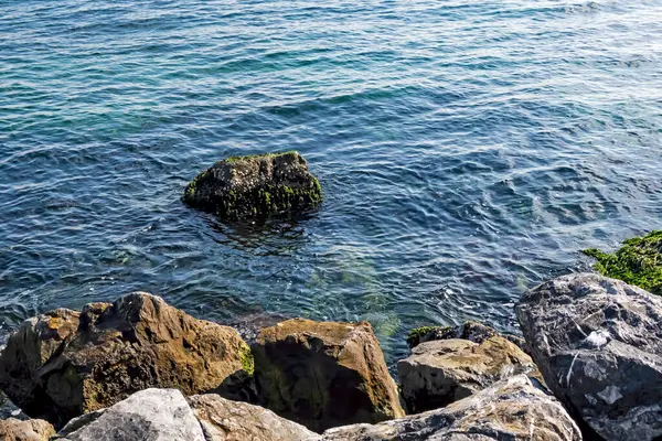 Blick Auf Das Klare Meer Und Die Küste — Stockfoto