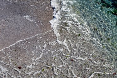 Açık deniz ve kıyı manzarası