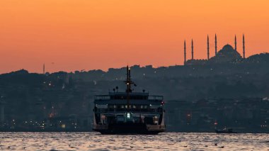 İstanbul, İstanbul, İstanbul Boğazı 'nda 4. 2021. Gün doğumu ve Camlica Camii