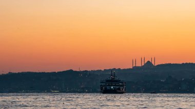 İstanbul, İstanbul, İstanbul Boğazı 'nda 4. 2021. Gün doğumu ve Camlica Camii