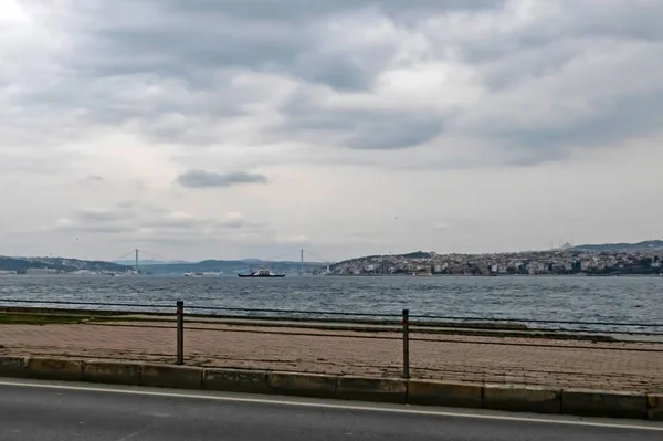 Istanbul Kalkoenmars 2021 Bosporus Marmara Uitzicht Zee Winter Bewolkt Weer — Stockfoto