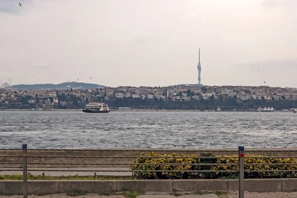 Isztisztisztisztisztisztisztisztisztisztisztisztisztisztisztisztisztisztambuli 2021 Pulyka Felvonulás Bosphorus Marmara Kilátás Tengerre Télen Felhős — Stock Fotó