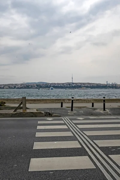 2021年3月1日 土耳其 伊图里Sarayburnu区冬季Bosphorus和Marmara海景和多云天气 — 图库照片