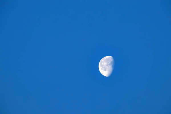 Mond Blauen Himmel — Stockfoto