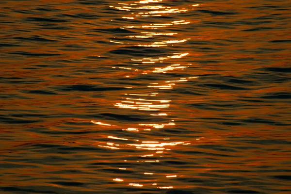 Reflexión Agua Amaneceres Luces Del Sol Mar —  Fotos de Stock