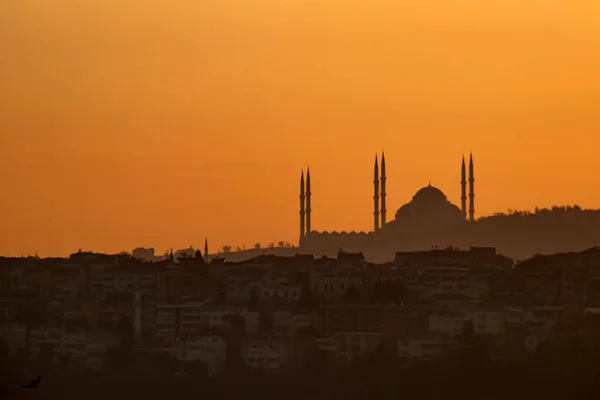 Wschód Słońca Sylwetka Meczetu Camlica Stambule — Zdjęcie stockowe