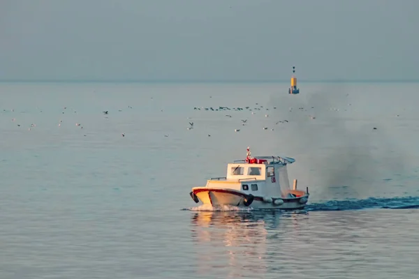 Nascer Sol Barcos Pesca Mar Mármara Istanbul —  Vetores de Stock