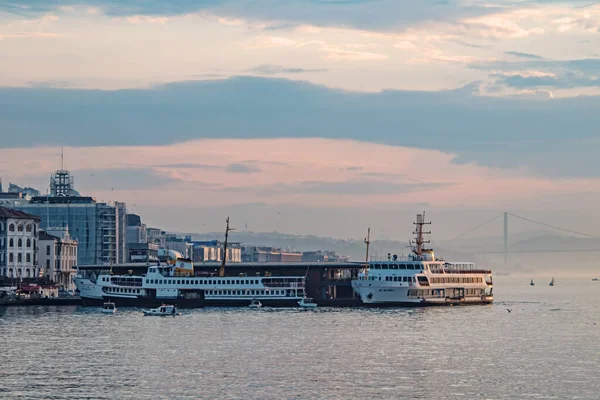 Istanbul Pavo Abril 2021 Ferries Barcos Son Los Símbolos Del —  Fotos de Stock
