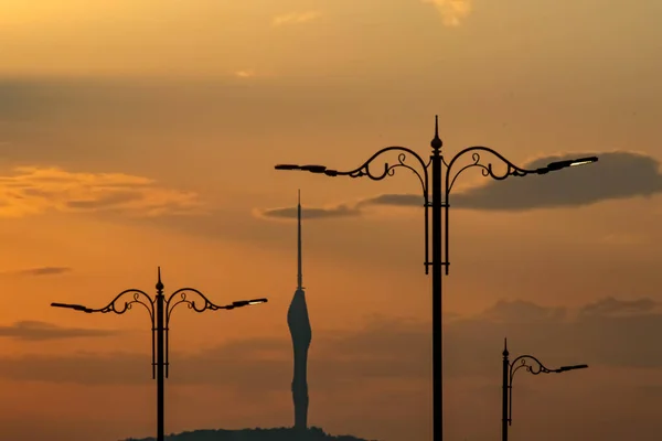 Sonnenaufgang Und Straßenlaternen Mit Turm Morgen Istanbul — Stockfoto