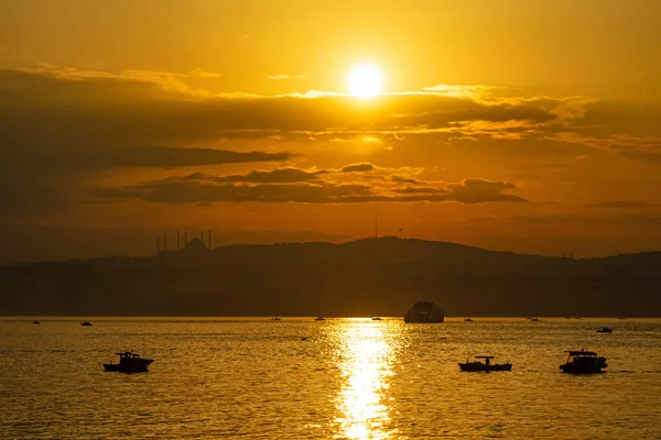 Nascer Sol Barcos Pesca Mar Mármara Istanbul — Fotografia de Stock