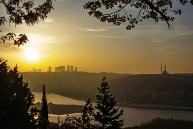 Pierre Loti Tepesi, İstanbul, Türkiye-Nisan 28,2021 Pierre Loti Tepesi manzarası sabahın erken saatlerinde, tarihi ve doğal güzellikleriyle. 