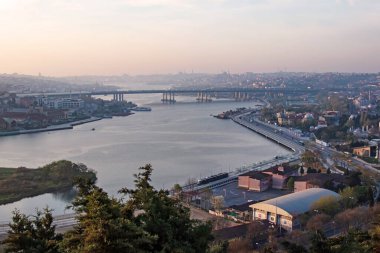 Pierre Loti Tepesi, İstanbul, Türkiye-Nisan 28,2021 Pierre Loti Tepesi manzarası sabahın erken saatlerinde, tarihi ve doğal güzellikleriyle. 