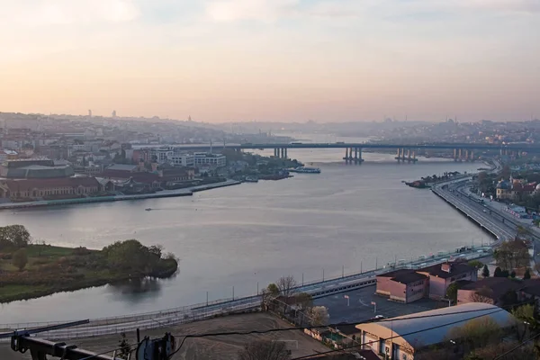 Pierre Loti Tepesi, İstanbul, Türkiye-Nisan 28,2021 Pierre Loti Tepesi manzarası sabahın erken saatlerinde, tarihi ve doğal güzellikleriyle. 