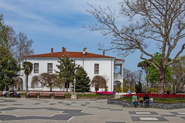 Emirgan, İstanbul, Türkiye-28 Nisan 2021. Lale festivali, Nisan ve bahar aylarında Emirgan Parkı 'ndan gelen lale festivali manzarası ile Istanbulda düzenlendi..