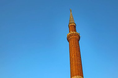 Sultanahmet, İstanbul, 29 Nisan 2021. Avrupa ve Asya kıtaları arasındaki rüya şehir, İstanbul. Sultanahmet Meydanı 'nın tarihi binaları ve doğal güzellikleriyle eski şehir manzarası.. 