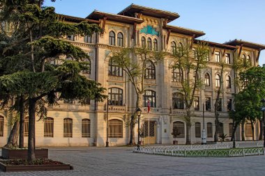 Sultanahmet, İstanbul, 29 Nisan 2021. Avrupa ve Asya kıtaları arasındaki rüya şehir, İstanbul. Sultanahmet Meydanı 'nın tarihi binaları ve doğal güzellikleriyle eski şehir manzarası.. 