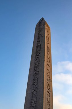 Sultanahmet, İstanbul, 29 Nisan 2021. Avrupa ve Asya kıtaları arasındaki rüya şehir, İstanbul. Sultanahmet Meydanı 'nın tarihi binaları ve doğal güzellikleriyle eski şehir manzarası.. 