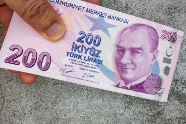 200 Türk Lirası.