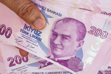 200 Türk Lirası.