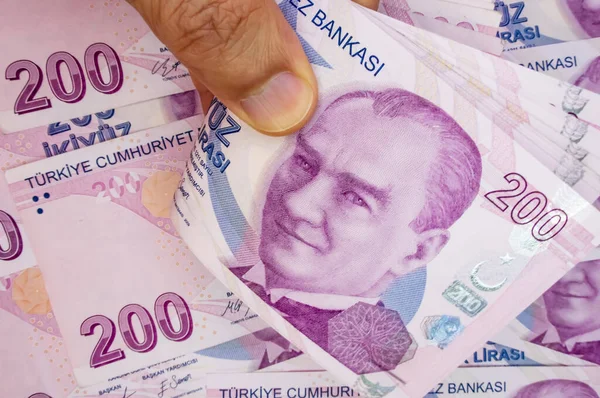 手头有200枚土耳其里拉钞票 — 图库照片