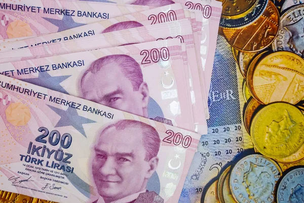 金融経済指標のための200トルコ リラ紙幣 — ストック写真