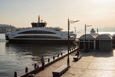 İstanbul, 24 Mayıs 2021. Şehir feribotları sabah erken saatlerde eminonu rıhtımında.