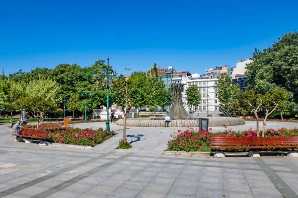 土耳其塔西姆 2009年6月9 21日在土耳其塔西姆广场观看夏季风景 在伊斯坦布尔拥有绿色的公园 宽阔的广场 历史建筑和现代建筑 — 图库照片