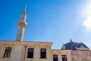 Tesvikiye, istanbul, Türkiye-10 Haziran 2021. Sisli Tesvikiye ilçesindeki Tesvikiye camiinin tarihi ve restore edilmiş dış görünüşü. 