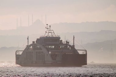 İstanbul, Türkiye-Haziran 10.2021.İstanbul, Avrupa ve Asya kıtaları arasındaki rüya şehir, tarihi, modern ve doğal güzellikleriyle. İstanbul 'dan sabah erken saatlerde şehir manzarası.