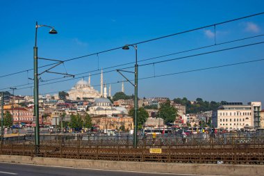 İstanbul, Türkiye-Haziran 10.2021.İstanbul, Avrupa ve Asya kıtaları arasındaki rüya şehir, tarihi, modern ve doğal güzellikleriyle. İstanbul 'dan sabah erken saatlerde şehir manzarası.