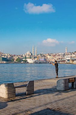 İstanbul, Türkiye-Haziran 10.2021.İstanbul, Avrupa ve Asya kıtaları arasındaki rüya şehir, tarihi, modern ve doğal güzellikleriyle. İstanbul 'dan sabah erken saatlerde şehir manzarası.