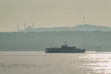 İstanbul, Türkiye-Haziran 10.2021.İstanbul, Avrupa ve Asya kıtaları arasındaki rüya şehir, tarihi, modern ve doğal güzellikleriyle. İstanbul 'dan sabah erken saatlerde şehir manzarası.