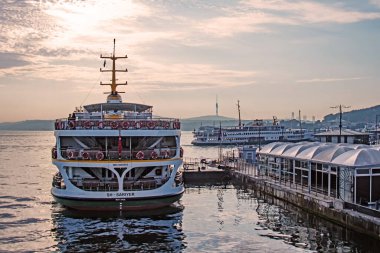 İstanbul, Türkiye-Haziran 10.2021.İstanbul, Avrupa ve Asya kıtaları arasındaki rüya şehir, tarihi, modern ve doğal güzellikleriyle. İstanbul 'dan sabah erken saatlerde şehir manzarası.