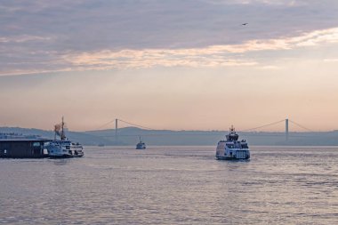 İstanbul, Türkiye-Haziran 10.2021.İstanbul, Avrupa ve Asya kıtaları arasındaki rüya şehir, tarihi, modern ve doğal güzellikleriyle. İstanbul 'dan sabah erken saatlerde şehir manzarası.