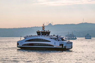 İstanbul, Türkiye-Haziran 10.2021.İstanbul, Avrupa ve Asya kıtaları arasındaki rüya şehir, tarihi, modern ve doğal güzellikleriyle. İstanbul 'dan sabah erken saatlerde şehir manzarası.